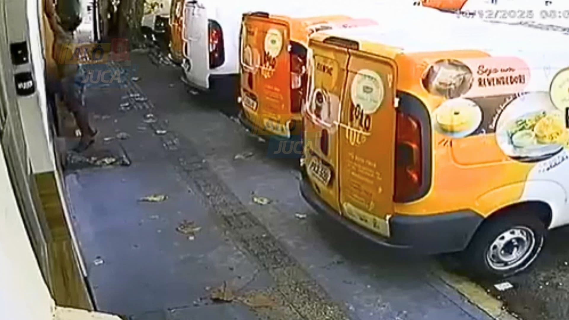 Imagem de “Sacizeiro” é flagrado tentando furtar condensador de ar-condicionado na Pituba