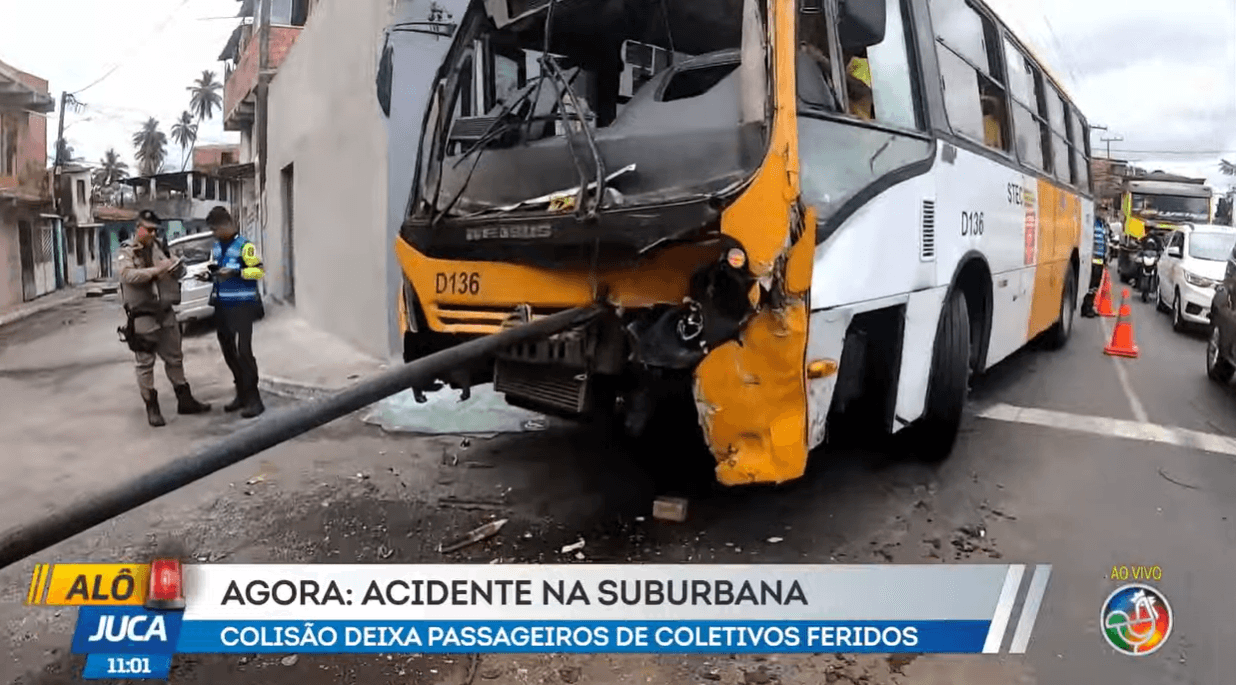 Imagem de AGORA: acidente entre ônibus deixa passageiros feridos na Avenida Suburbana, em Salvador