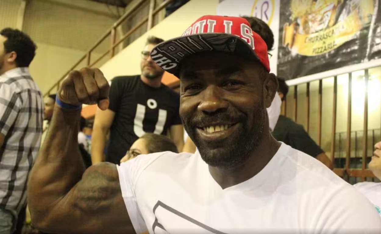 Imagem de Lutador de MMA baiano desaparece após mergulho no Rio Negro, no Amazonas