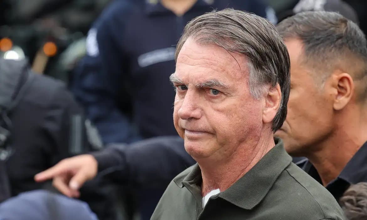 Imagem de Bolsonaro passará por perícia médica da PF após decisão de Moraes