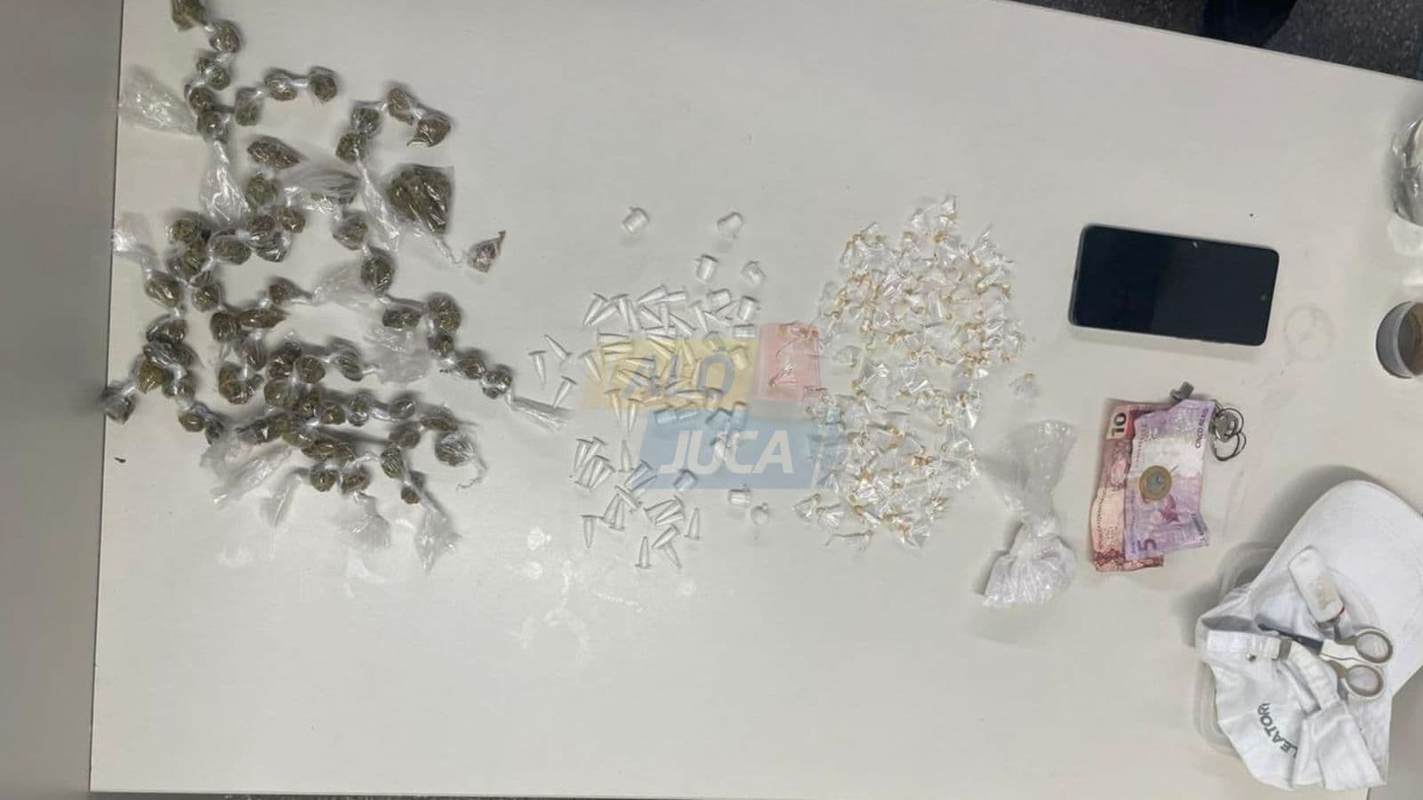 Imagem de BIQUEIRA FECHADA NA BAIXA FRIA: Rondesp Atlântico prende traficante com drogas na Boca do Rio