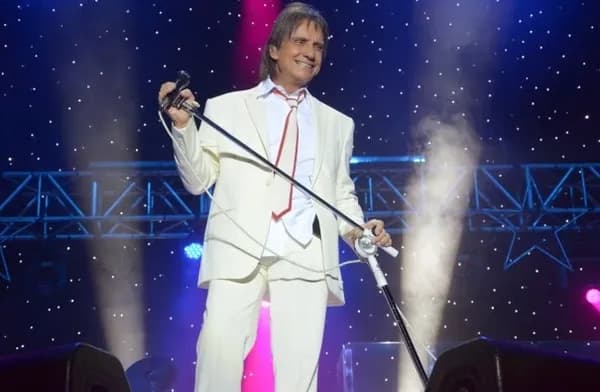 Imagem de Roberto Carlos sofre acidente durante gravação de especial em Gramado