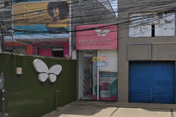 Imagem de À LUZ DO DIA: farmácia de manipulação é alvo de bandidos em Itapuã