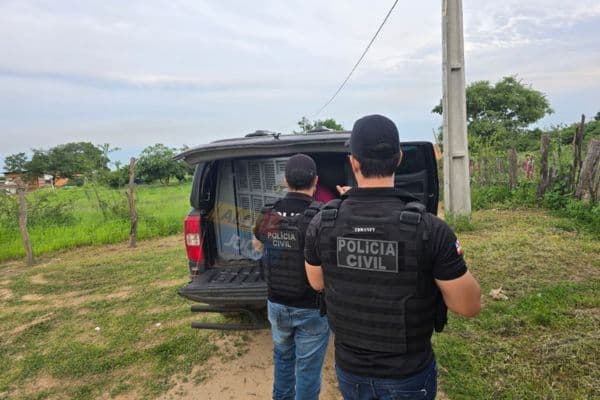 Imagem de CASO CHOCANTE: mãe e padrasto são presos após denúncias de estupro em Bom Jesus da Lapa